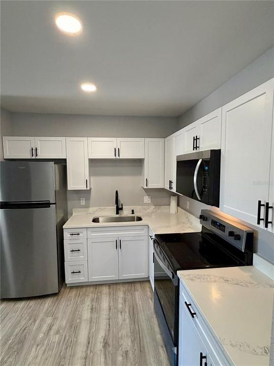 Active With Contract: $1,550 (1 beds, 1 baths, 825 Square Feet)