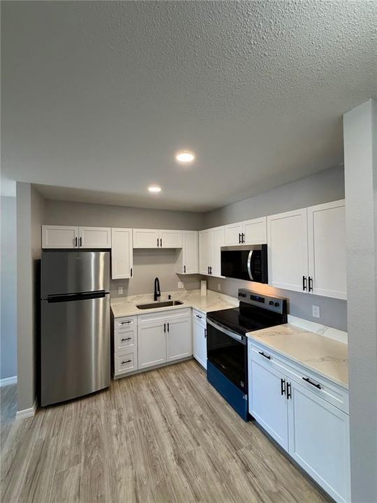 Active With Contract: $1,550 (1 beds, 1 baths, 825 Square Feet)