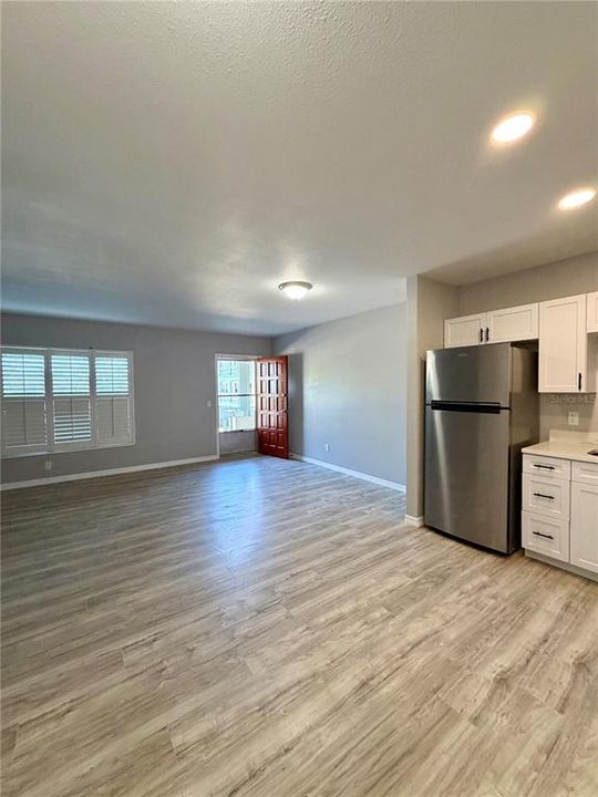 Active With Contract: $1,550 (1 beds, 1 baths, 825 Square Feet)