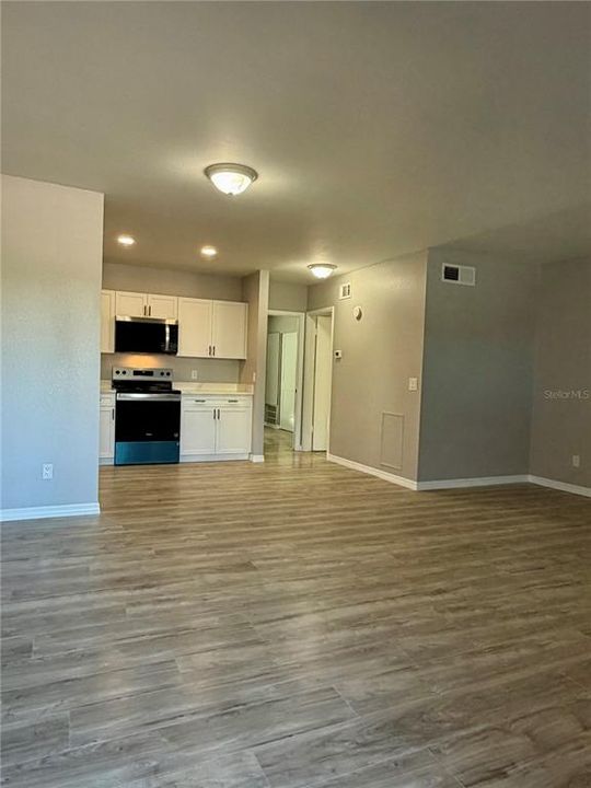 Active With Contract: $1,550 (1 beds, 1 baths, 825 Square Feet)