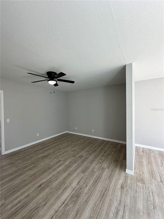 Active With Contract: $1,550 (1 beds, 1 baths, 825 Square Feet)