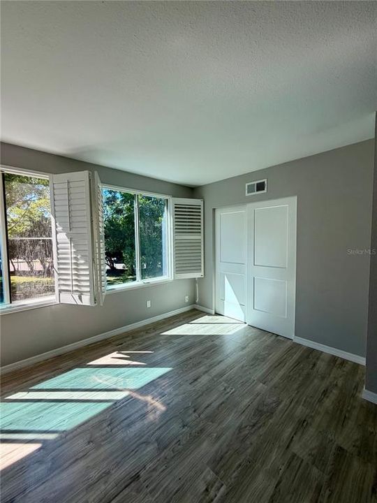 Active With Contract: $1,550 (1 beds, 1 baths, 825 Square Feet)
