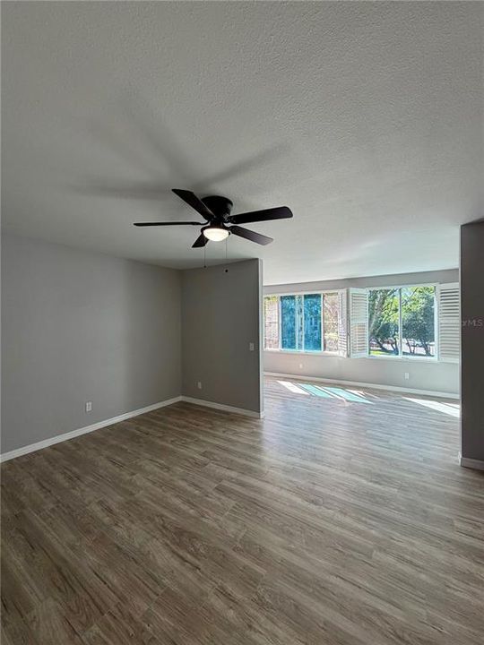 Active With Contract: $1,550 (1 beds, 1 baths, 825 Square Feet)