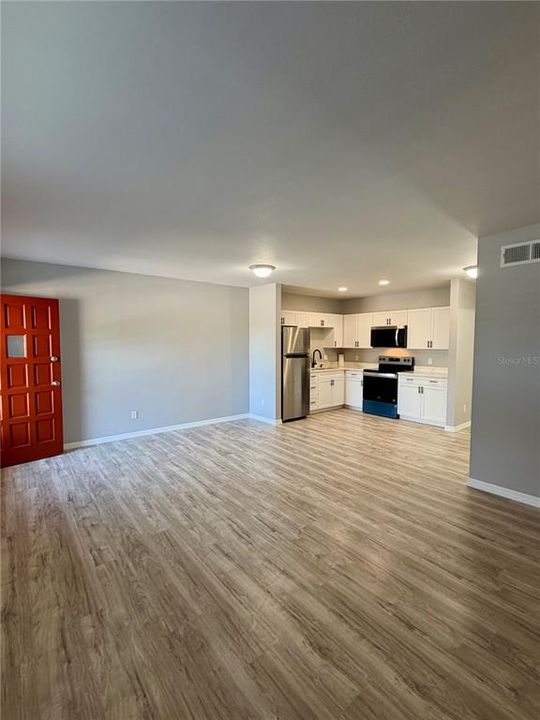 Active With Contract: $1,550 (1 beds, 1 baths, 825 Square Feet)