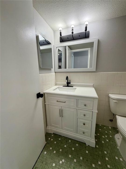 Active With Contract: $1,550 (1 beds, 1 baths, 825 Square Feet)