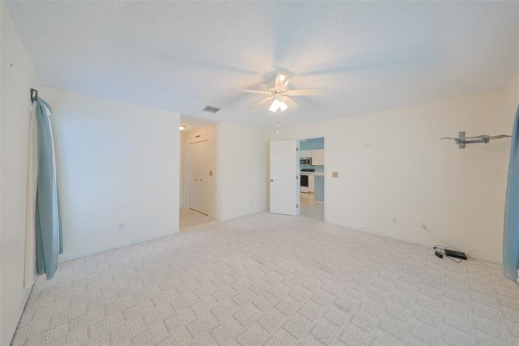 For Sale: $369,000 (2 beds, 2 baths, 1878 Square Feet)