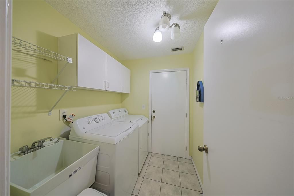 For Sale: $369,000 (2 beds, 2 baths, 1878 Square Feet)