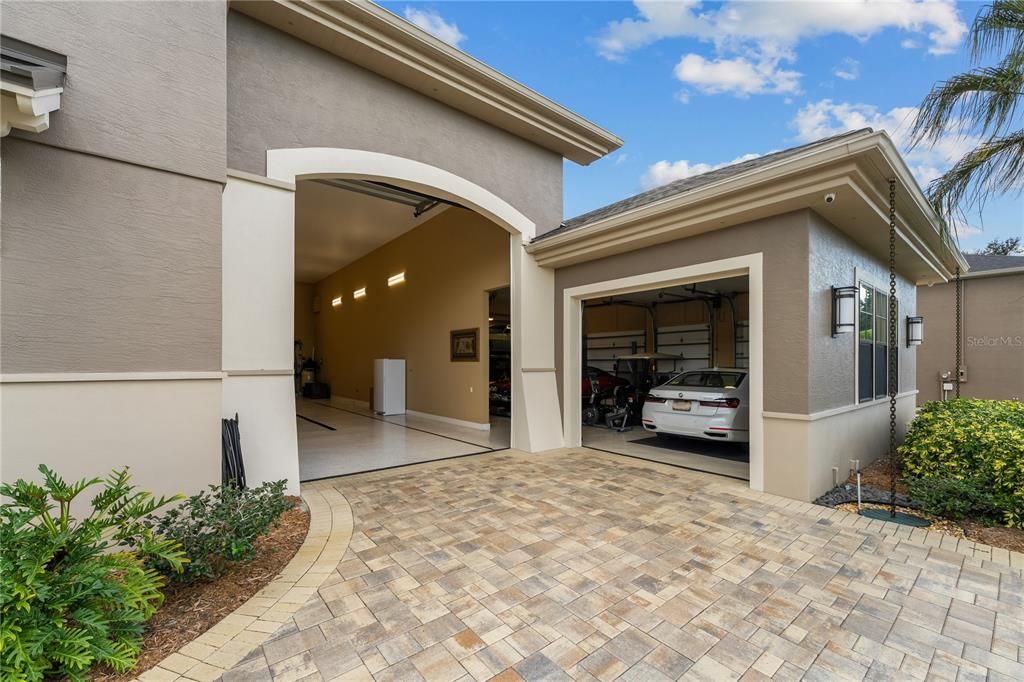 For Sale: $2,300,000 (3 beds, 3 baths, 3501 Square Feet)