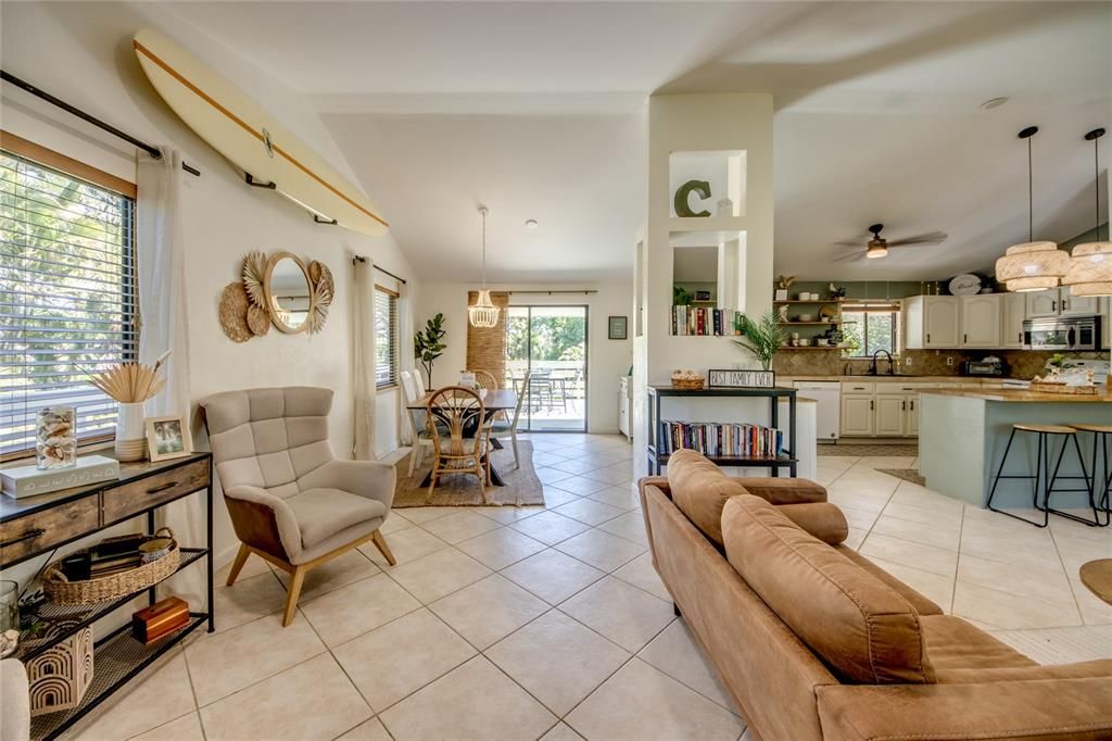 待售: $379,000 (3 贝兹, 3 浴室, 1176 平方英尺)