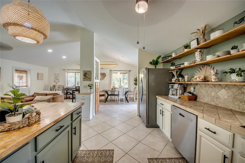 待售: $379,000 (3 贝兹, 3 浴室, 1176 平方英尺)