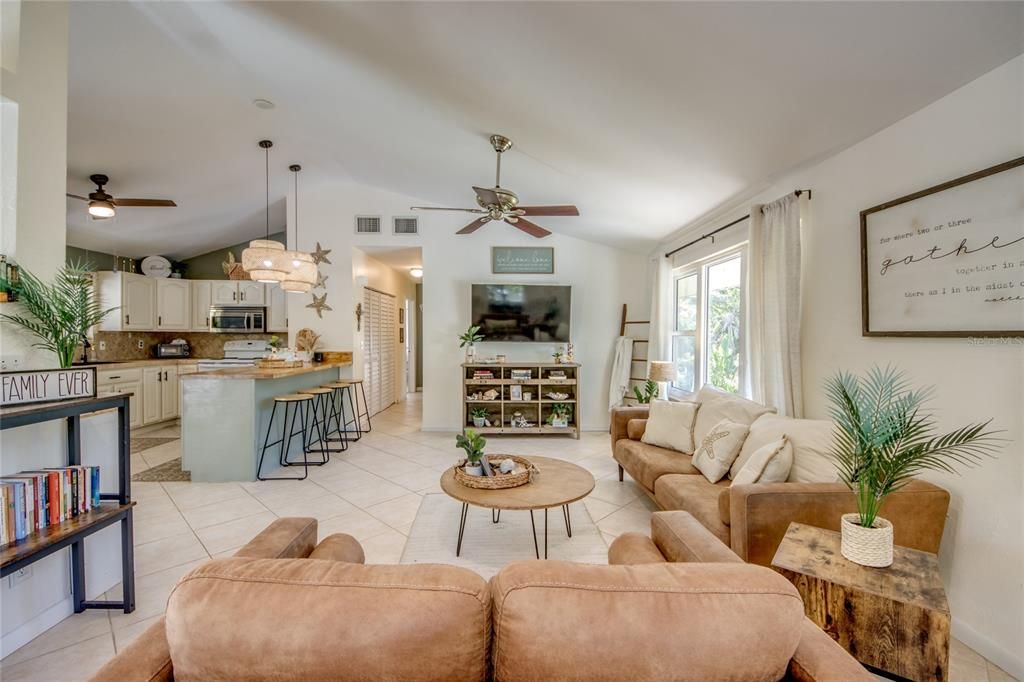 待售: $379,000 (3 贝兹, 3 浴室, 1176 平方英尺)