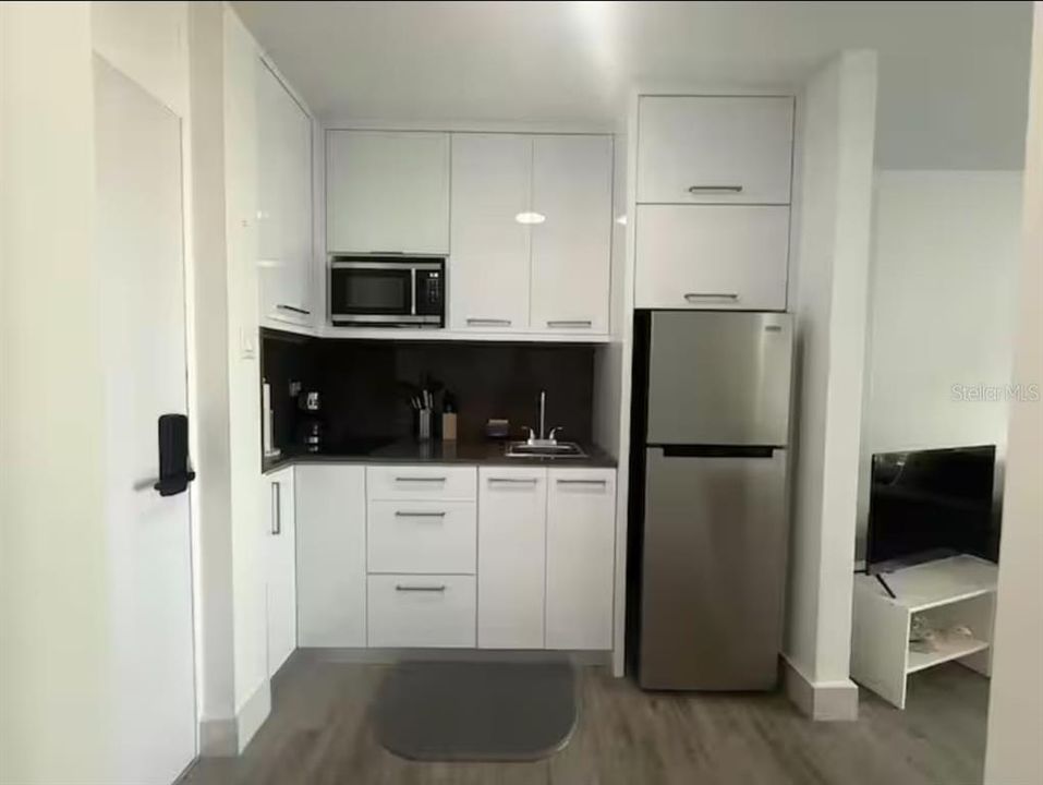 For Rent: $1,850 (0 beds, 1 baths, 495 Square Feet)