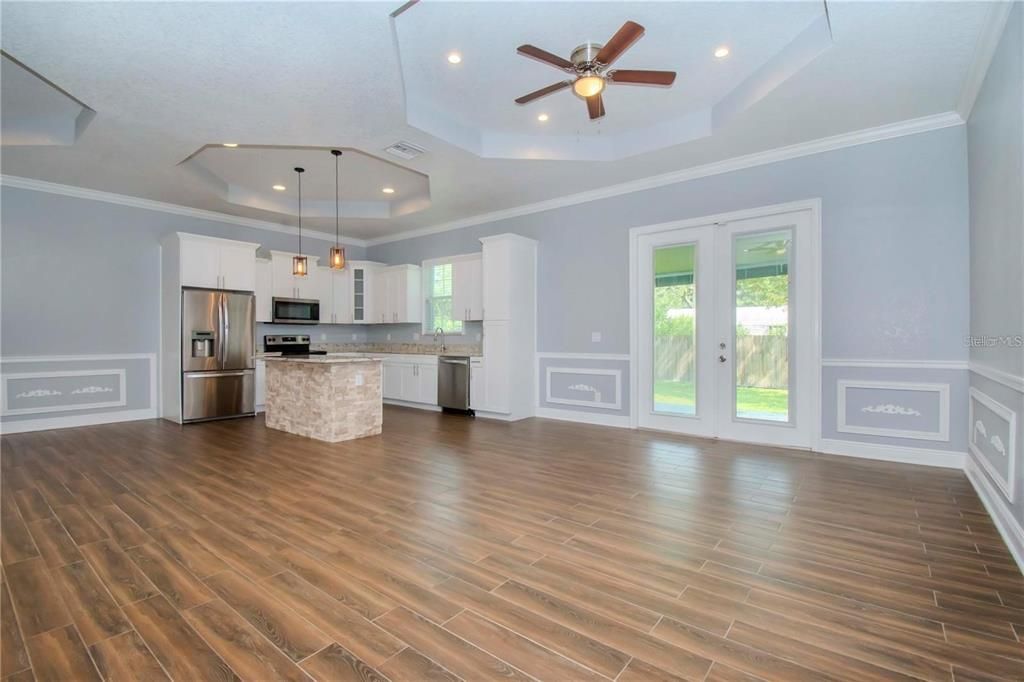 For Rent: $3,500 (4 beds, 2 baths, 1967 Square Feet)