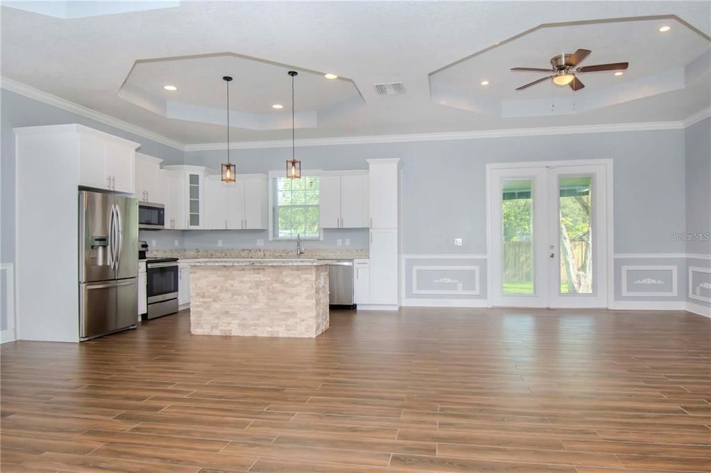 For Rent: $3,500 (4 beds, 2 baths, 1967 Square Feet)