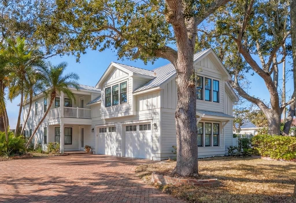 待售: $1,975,000 (0.32 acres)