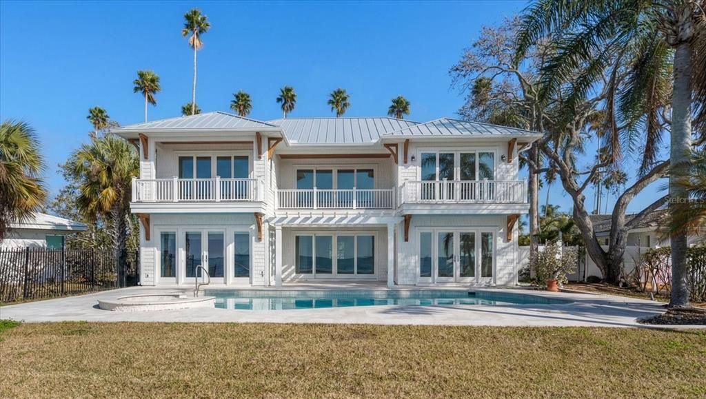 待售: $1,975,000 (0.32 acres)
