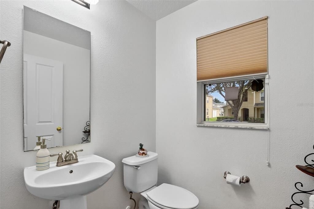 На продажу: $319,900 (2 спален, 2 ванн, 1594 Квадратных фут)