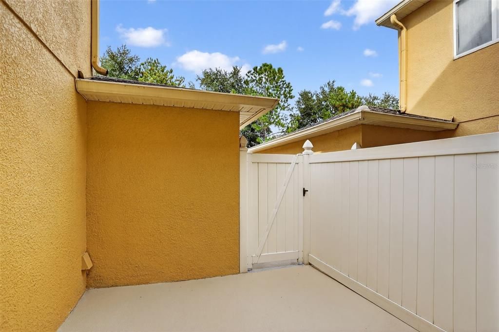 На продажу: $319,900 (2 спален, 2 ванн, 1594 Квадратных фут)