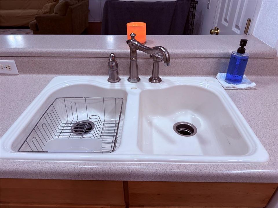 На продажу: $319,900 (2 спален, 2 ванн, 1594 Квадратных фут)