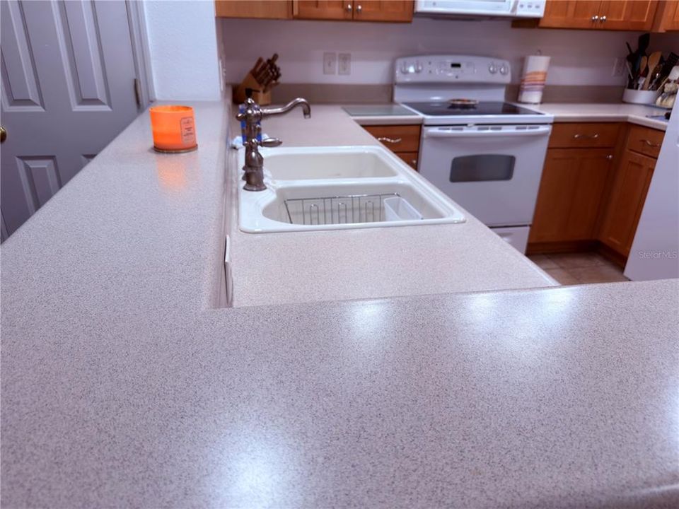 На продажу: $319,900 (2 спален, 2 ванн, 1594 Квадратных фут)