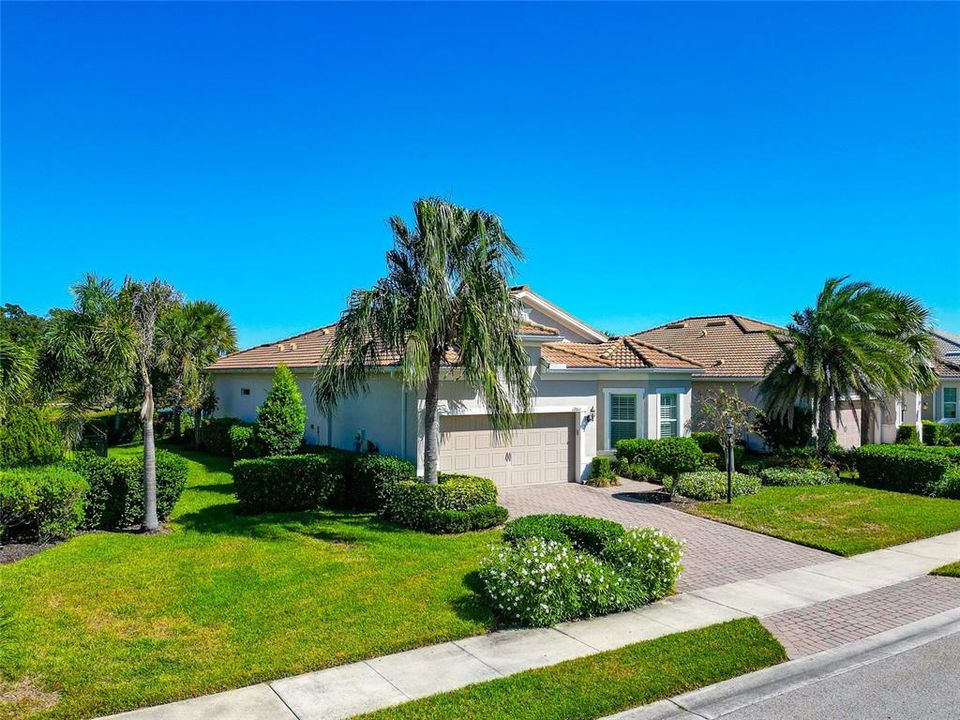 For Sale: $549,000 (3 beds, 2 baths, 2000 Square Feet)