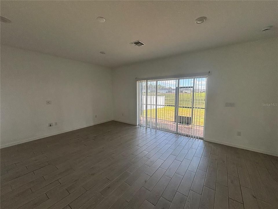 В аренду: $2,120 (4 спален, 3 ванн, 2039 Квадратных фут)