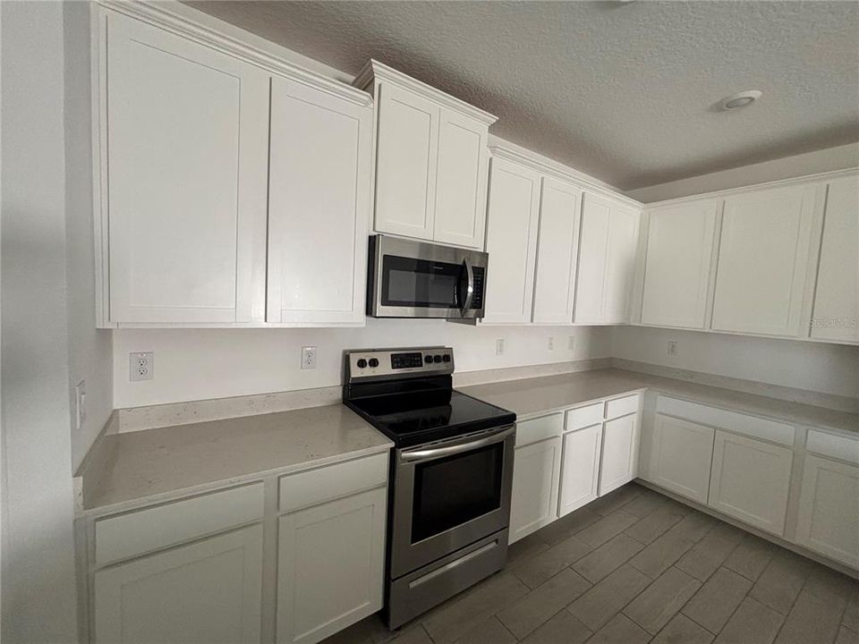 В аренду: $2,120 (4 спален, 3 ванн, 2039 Квадратных фут)