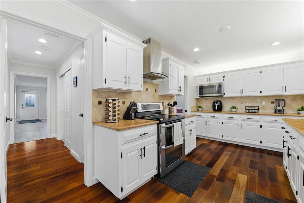 For Sale: $1,750,000 (4 beds, 3 baths, 2952 Square Feet)