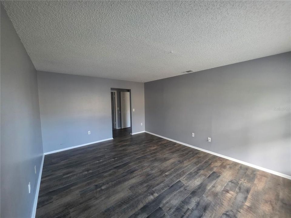 Active With Contract: $89,900 (2 beds, 2 baths, 1165 Square Feet)