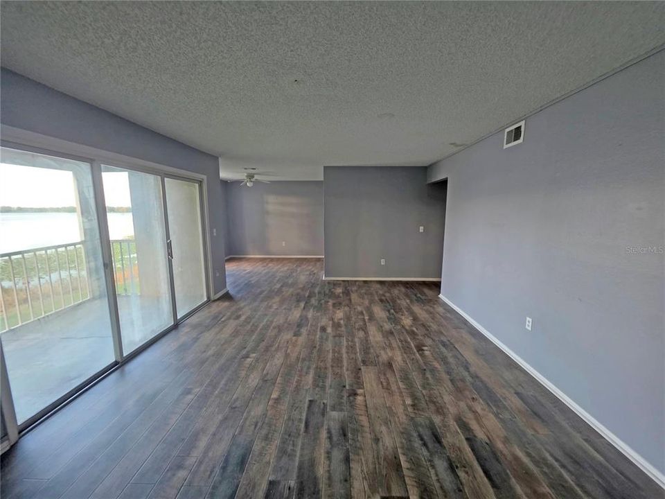 Active With Contract: $89,900 (2 beds, 2 baths, 1165 Square Feet)