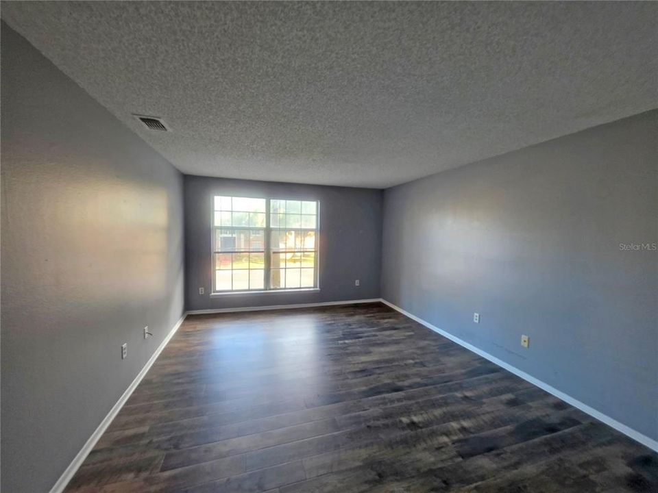 Active With Contract: $89,900 (2 beds, 2 baths, 1165 Square Feet)