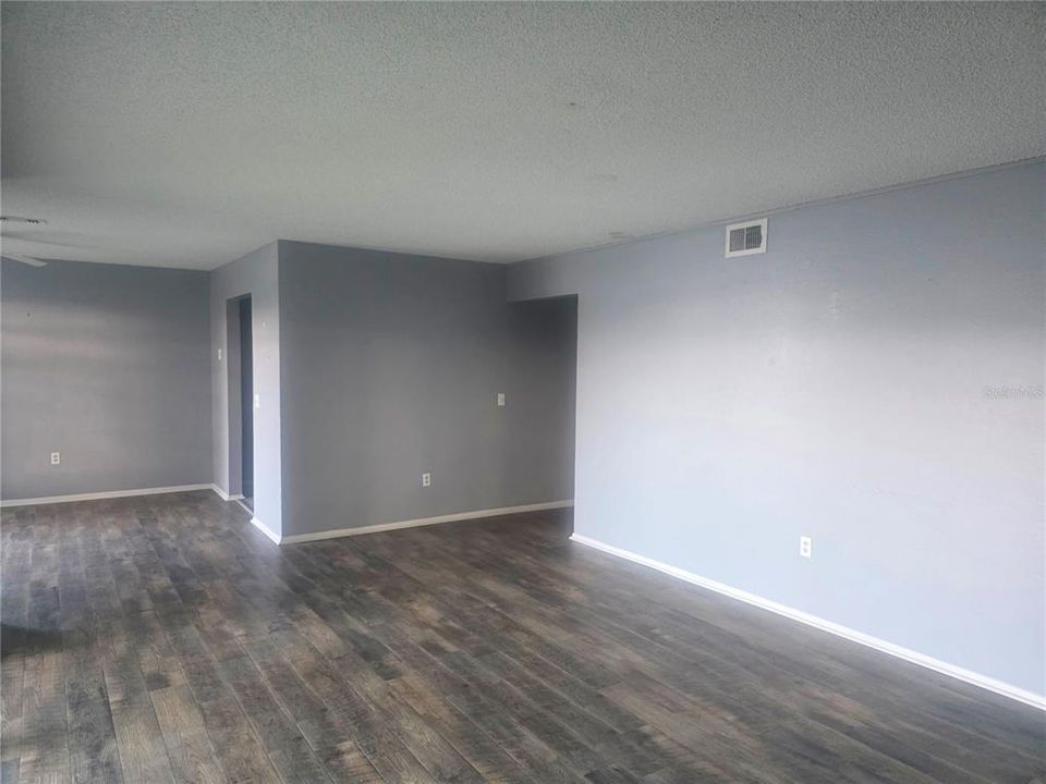 Active With Contract: $89,900 (2 beds, 2 baths, 1165 Square Feet)