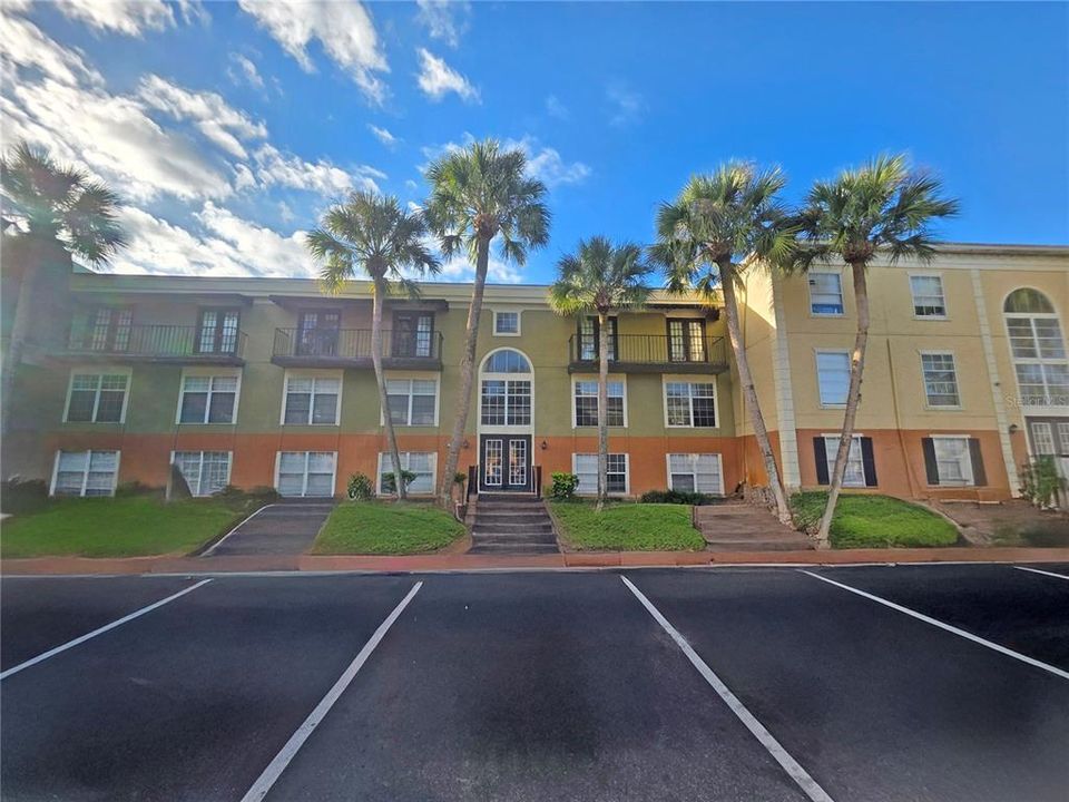 Active With Contract: $89,900 (2 beds, 2 baths, 1165 Square Feet)