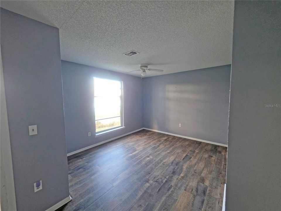 Active With Contract: $89,900 (2 beds, 2 baths, 1165 Square Feet)