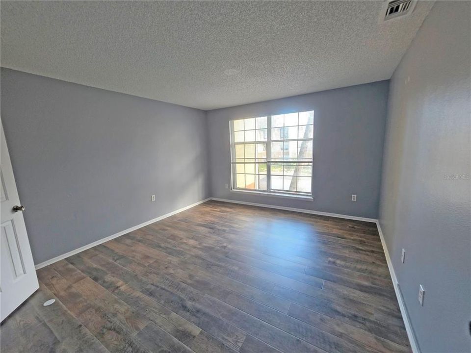 Active With Contract: $89,900 (2 beds, 2 baths, 1165 Square Feet)