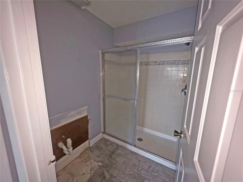 Active With Contract: $89,900 (2 beds, 2 baths, 1165 Square Feet)