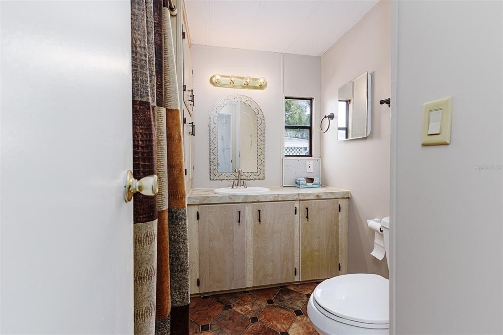 For Sale: $130,000 (2 beds, 2 baths, 1188 Square Feet)