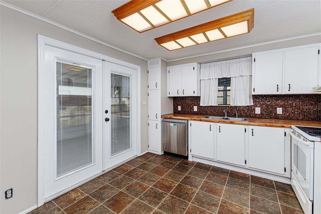 For Sale: $130,000 (2 beds, 2 baths, 1188 Square Feet)