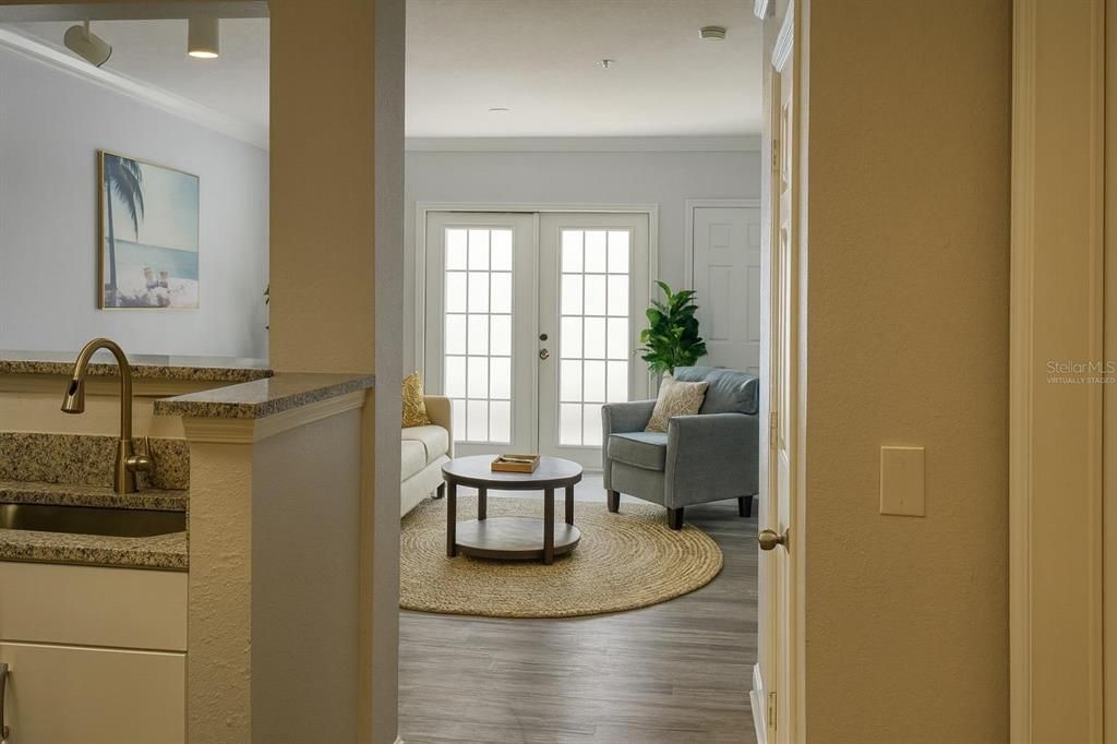 合同活跃: $1,500 (1 贝兹, 1 浴室, 744 平方英尺)