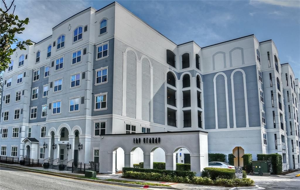 合同活跃: $1,500 (1 贝兹, 1 浴室, 744 平方英尺)