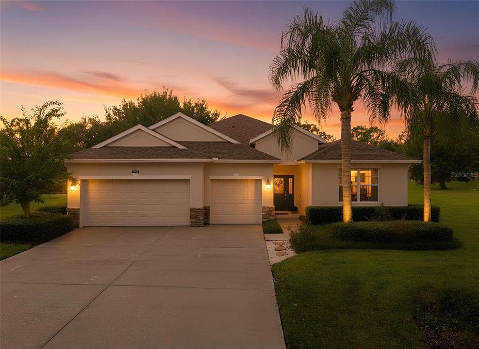 Recently Sold: $449,900 (4 beds, 3 baths, 2576 Square Feet)