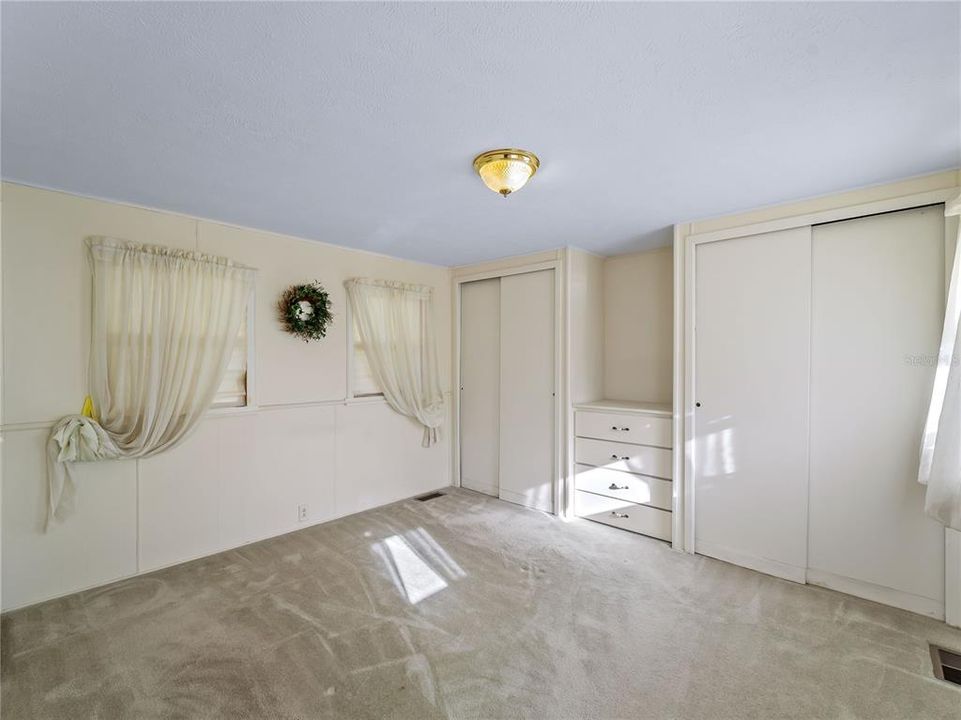 For Sale: $99,000 (1 beds, 1 baths, 480 Square Feet)