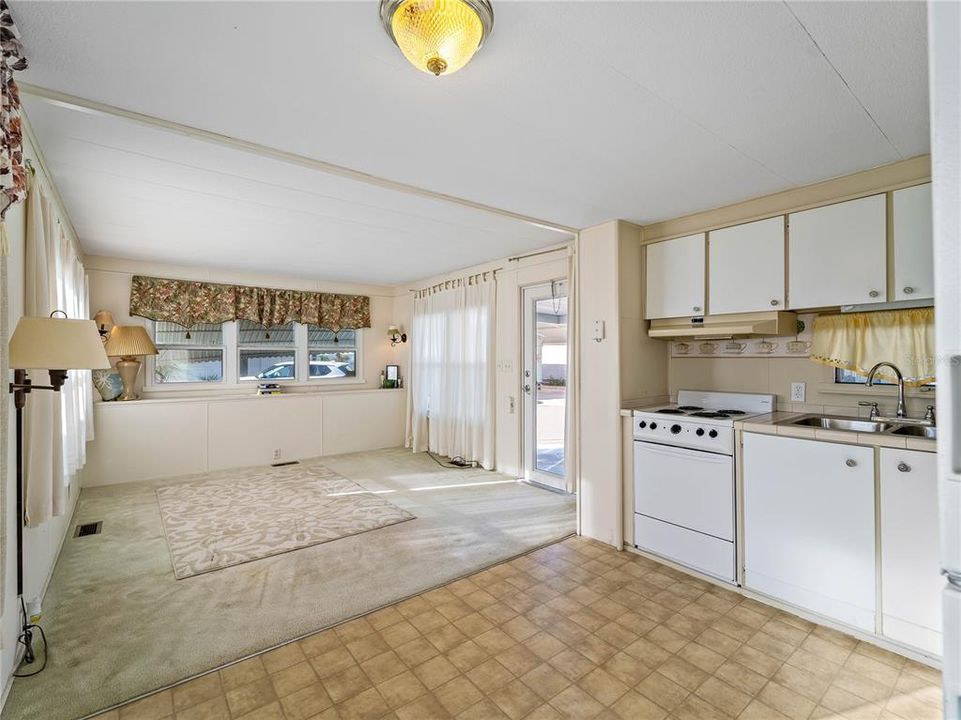 For Sale: $99,000 (1 beds, 1 baths, 480 Square Feet)