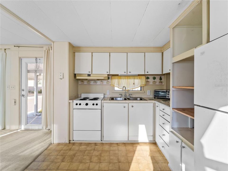 For Sale: $99,000 (1 beds, 1 baths, 480 Square Feet)