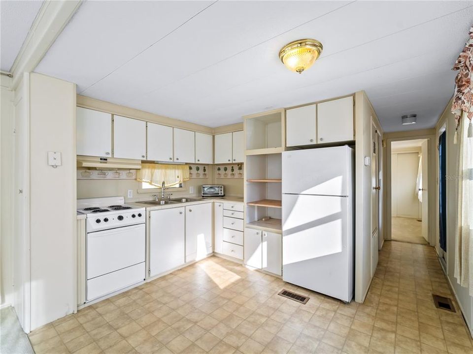 For Sale: $99,000 (1 beds, 1 baths, 480 Square Feet)