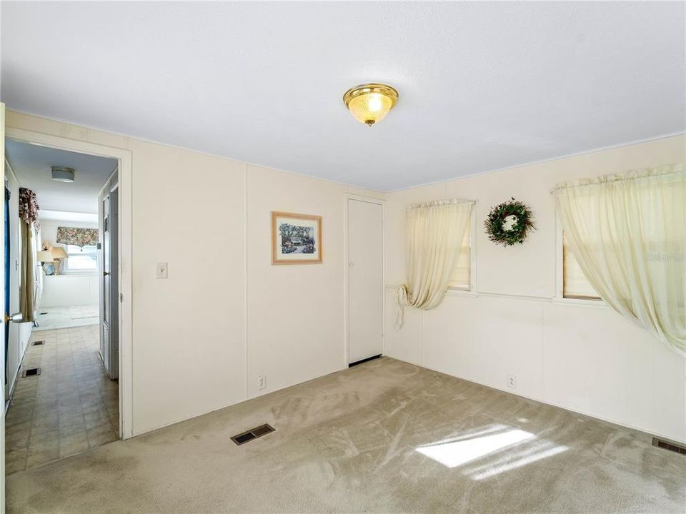 For Sale: $99,000 (1 beds, 1 baths, 480 Square Feet)