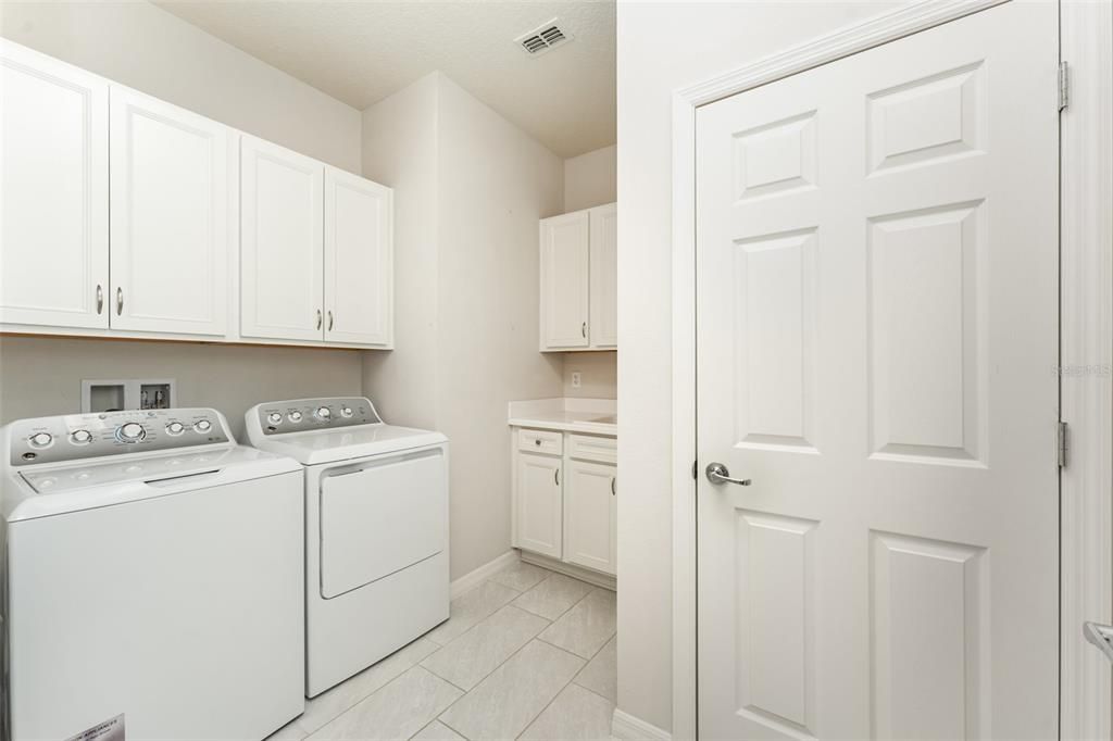 Active With Contract: $419,990 (3 beds, 2 baths, 2009 Square Feet)