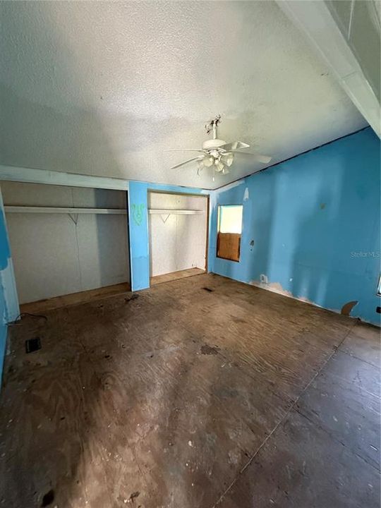 Под контрактом: $128,900 (3 спален, 2 ванн, 1560 Квадратных фут)