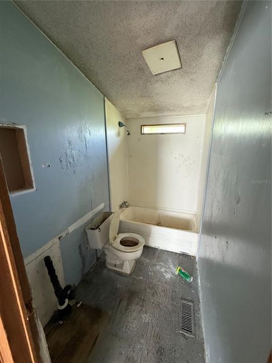 Под контрактом: $128,900 (3 спален, 2 ванн, 1560 Квадратных фут)