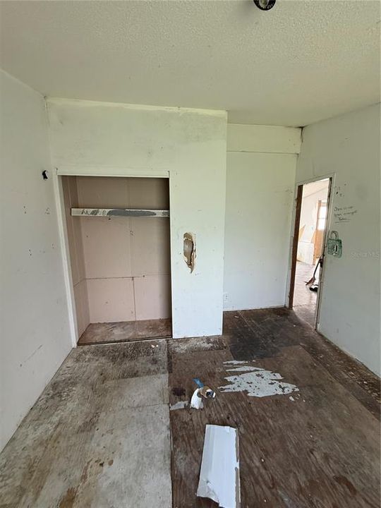 Под контрактом: $128,900 (3 спален, 2 ванн, 1560 Квадратных фут)